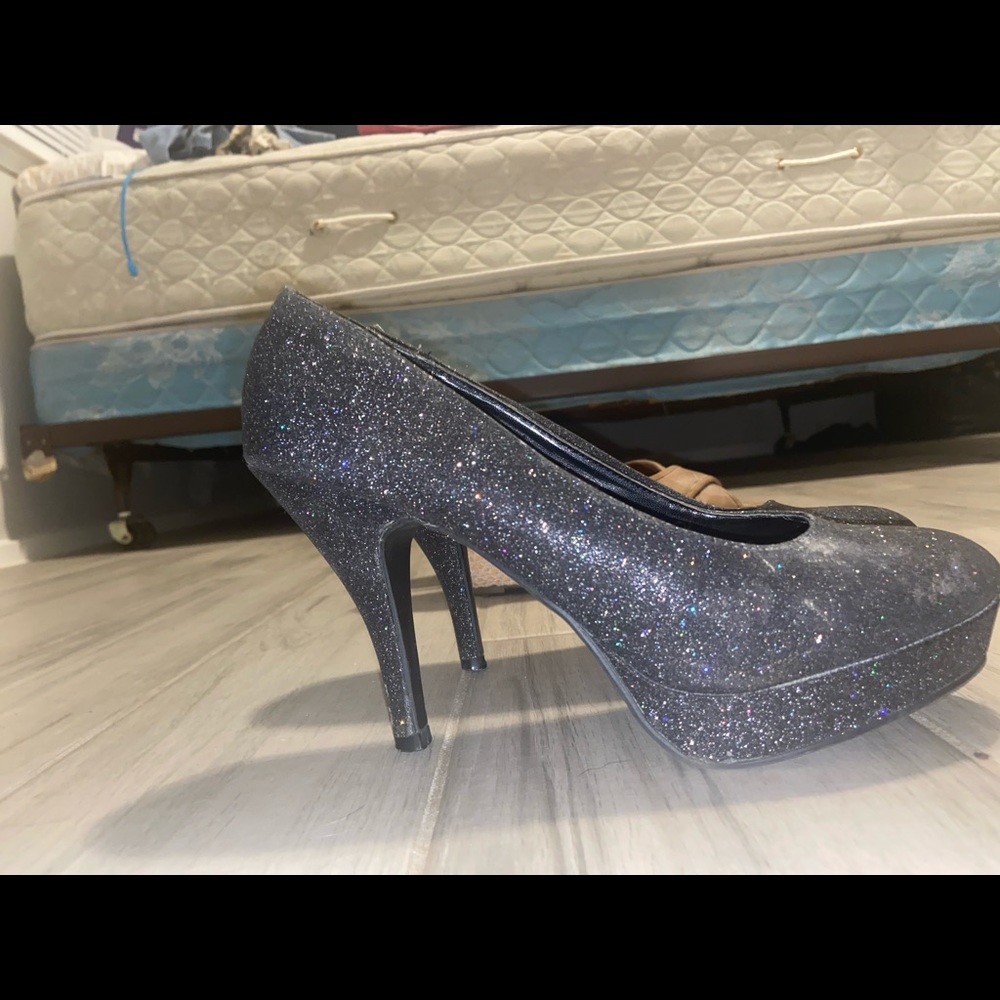 Sparkle pumps ! - Picture 2 of 2